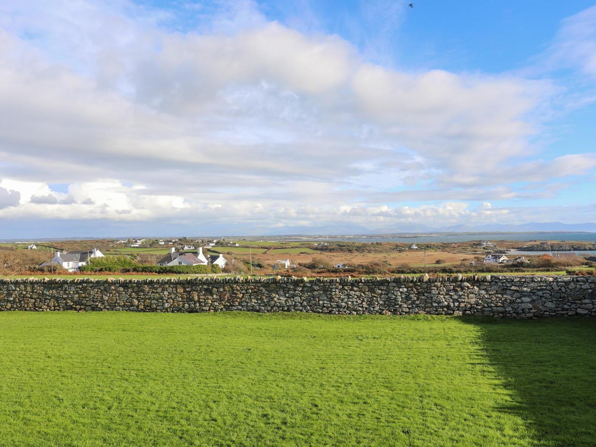 Plas Bach Villa Rhoscolyn Eksteriør bilde